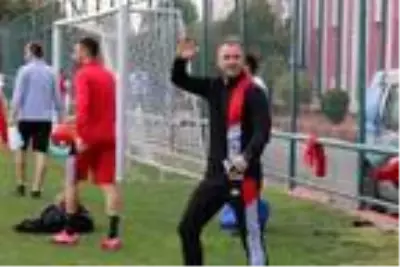 Eskişehirspor Teknik Direktörü İlhan Var: Bu ligde kalabileceğimize inanıyorum Eskişehirspor Teknik Direktörü İlhan Var: Bu ligde kalabileceğimize inanıyorum