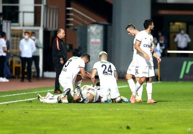 G.Saray maçındaki tartışılan gol sevinci hakkında Yusuf Erdoğan ilk kez konuştu G.Saray maçındaki tartışılan gol sevinci hakkında Yusuf Erdoğan ilk kez konuştu