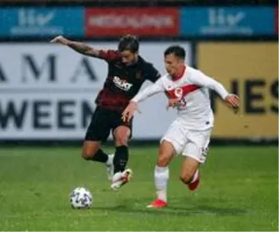 Galatasaray ile Ümit Milli Takım golsüz berabere kaldı Galatasaray ile Ümit Milli Takım golsüz berabere kaldı