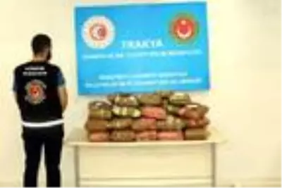 Hamzabeyli'de TIR'da 50 milyon liralık uyuşturucu hap ele geçirildi Hamzabeyli'de TIR'da 50 milyon liralık uyuşturucu hap ele geçirildi