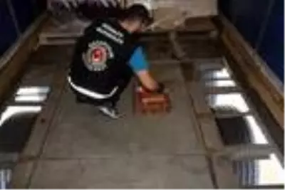 Hamzabeyli'de TIR'da 50 milyon liralık uyuşturucu hap ele geçirildi Hamzabeyli'de TIR'da 50 milyon liralık uyuşturucu hap ele geçirildi