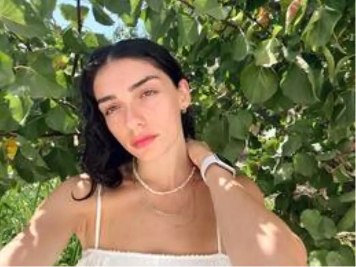 Hazar Ergüçlü kimdir? Hazar Ergüçlü sevgilisi kimdir? Hazar Ergüçlü yaşı kaçtır? Hazar Ergüçlü dizileri nelerdir?