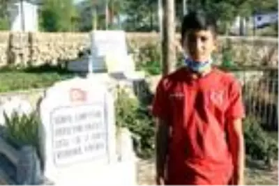 Hüseyin Akbaş'ın mezarı karşısındaki merkezde, yeni güreşçiler yetişiyor