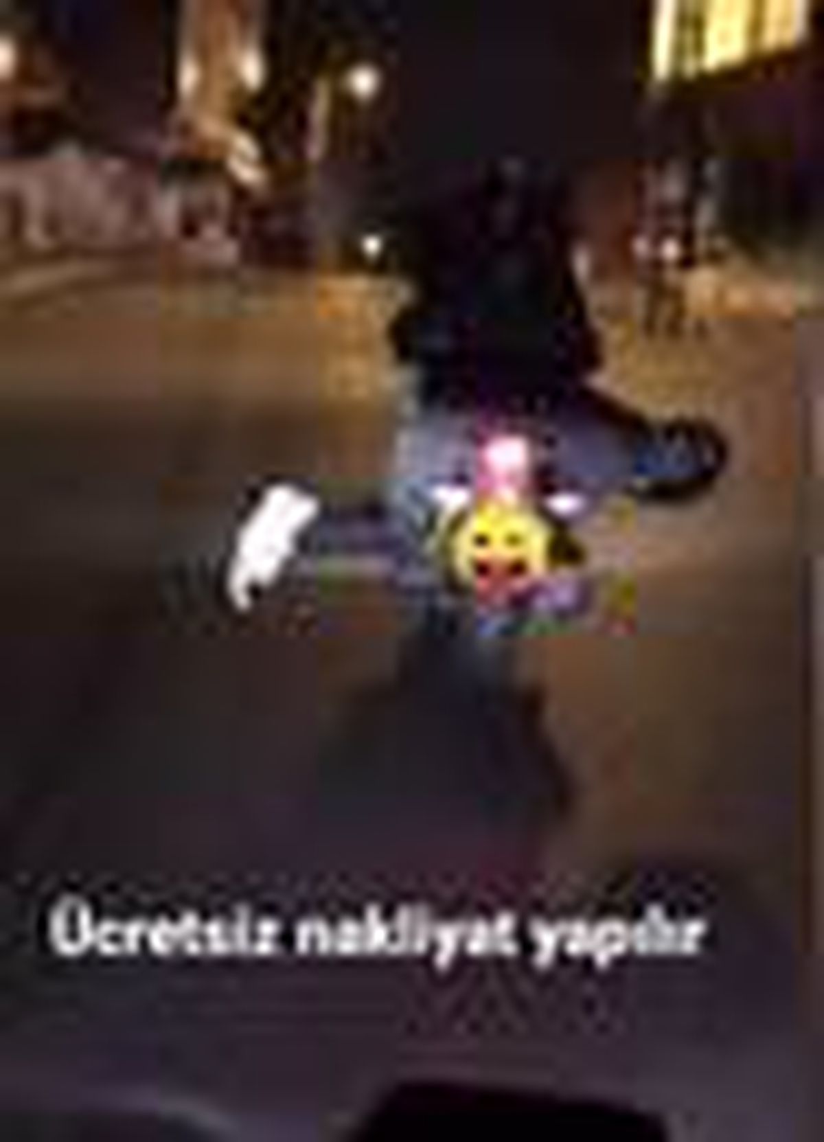 İstanbul trafiğinde motosikletle tehlike saçıp, sosyal medyada 'ücretsiz nakliyat yapılır' notuyla paylaştılar