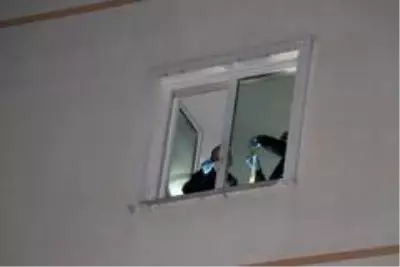 Son dakika haber | Karabük'te pencereden düşen 4 çocuk annesi ağır yaralandı Son dakika haber | Karabük'te pencereden düşen 4 çocuk annesi ağır yaralandı