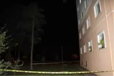 Son dakika haber | Karabük'te pencereden düşen 4 çocuk annesi ağır yaralandı Son dakika haber | Karabük'te pencereden düşen 4 çocuk annesi ağır yaralandı