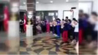 - Korona virüsü yenen hemşire, alkışlarla taburcu oldu - Korona virüsü yenen hemşire, alkışlarla taburcu oldu