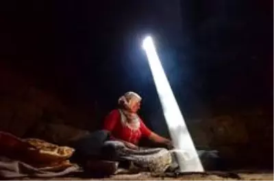 Köy kadınlarının zorlu tandır ekmeği yapma telaşı Köy kadınlarının zorlu tandır ekmeği yapma telaşı