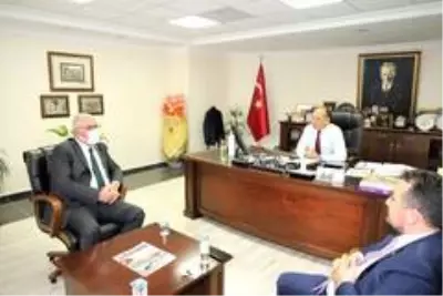 Müsavat Dervişoğlu'ndan Başkan Akın'a ziyaret Müsavat Dervişoğlu'ndan Başkan Akın'a ziyaret