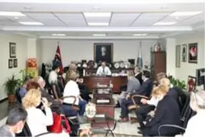 Müsavat Dervişoğlu'ndan Başkan Akın'a ziyaret Müsavat Dervişoğlu'ndan Başkan Akın'a ziyaret