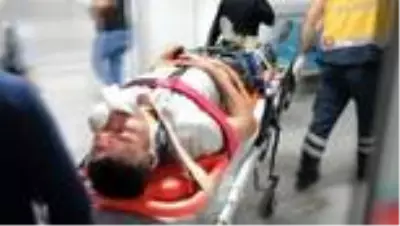 Otomobil şarampole devrildi: 2 yaralı Otomobil şarampole devrildi: 2 yaralı