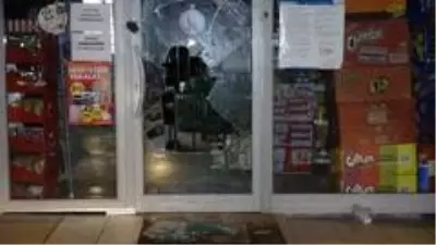 Saniyeler içinde marketi soydular Saniyeler içinde marketi soydular