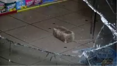Saniyeler içinde marketi soydular Saniyeler içinde marketi soydular