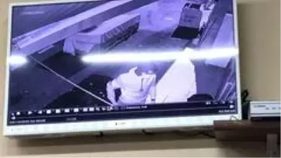 Saniyeler içinde marketi soydular Saniyeler içinde marketi soydular