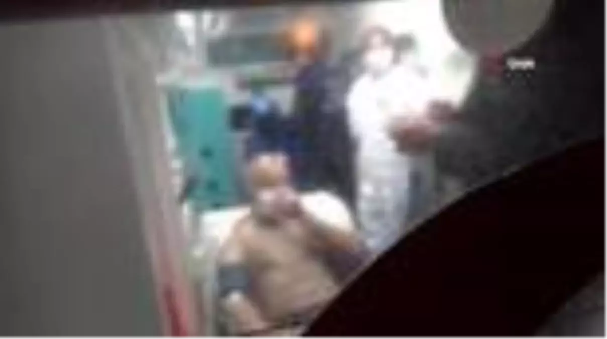 Yaptığı yemeği yemedi diye eşini bıçakladı