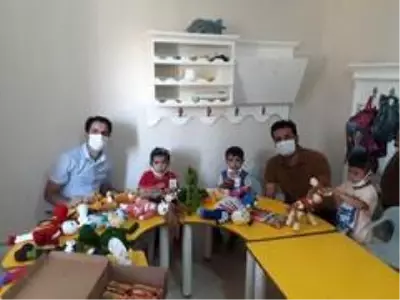 Yumaklar sevgi ile örülüp çocuklarla buluştu Yumaklar sevgi ile örülüp çocuklarla buluştu