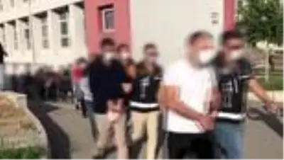 Adana merkezli 12 ildeki FETÖ operasyonunda yakalanan 23 zanlıdan 7'si tutuklandı Adana merkezli 12 ildeki FETÖ operasyonunda yakalanan 23 zanlıdan 7'si tutuklandı