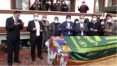 Son dakika haberi! AK Parti Bartın Milletvekili Tunç'un annesi son yolculuğuna uğurlandı Son dakika haberi! AK Parti Bartın Milletvekili Tunç'un annesi son yolculuğuna uğurlandı