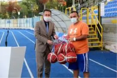 Kütahya'da amatör spor kulüplerine malzeme desteği Kütahya'da amatör spor kulüplerine malzeme desteği