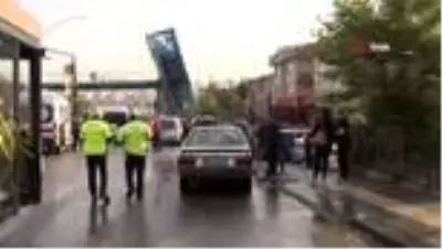 Ankara'da belediye otobüsü üst geçide çarptı: 1 ağır 12 yaralı Ankara'da belediye otobüsü üst geçide çarptı: 1 ağır 12 yaralı