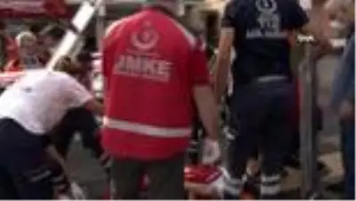 Ankara'da belediye otobüsü üst geçide çarptı: 1 ağır 12 yaralı Ankara'da belediye otobüsü üst geçide çarptı: 1 ağır 12 yaralı