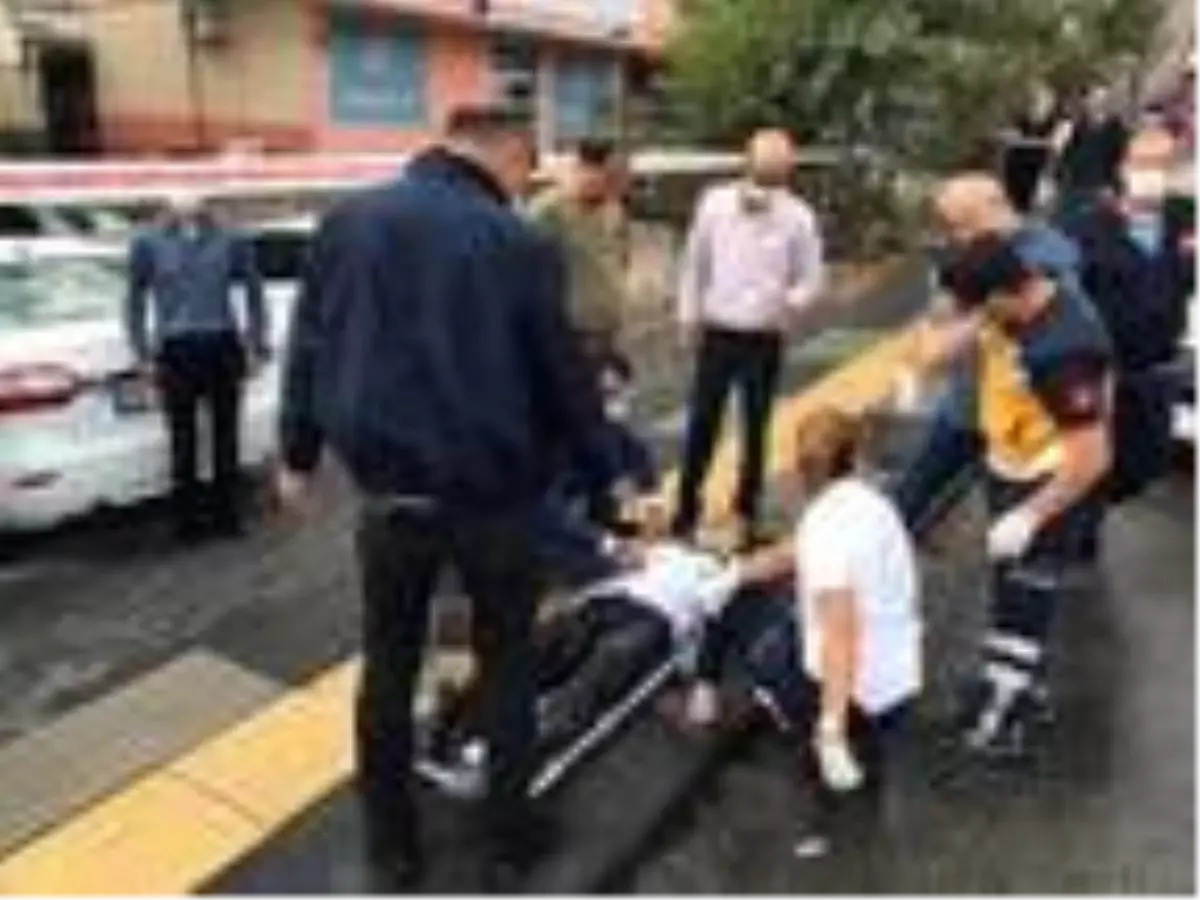 Ankara'da belediye otobüsü üst geçit asansörüne çarptı: 12 yaralı (2)- Yeniden