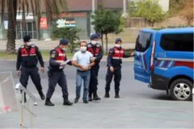 Antalya'da bir eve yapılan baskınla bin 83 tarihi sikke ele geçirildi Antalya'da bir eve yapılan baskınla bin 83 tarihi sikke ele geçirildi