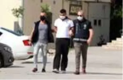Arkadaşını sosyal medyadaki canlı yayında kendisine küfrettiği için uyurken öldürmüş Arkadaşını sosyal medyadaki canlı yayında kendisine küfrettiği için uyurken öldürmüş