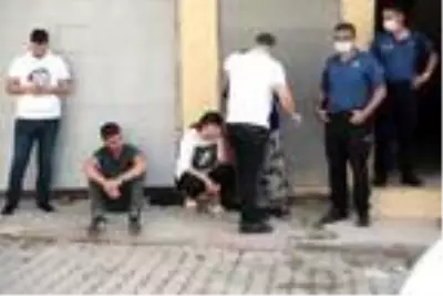 Arkadaşını sosyal medyadaki canlı yayında kendisine küfrettiği için uyurken öldürmüş Arkadaşını sosyal medyadaki canlı yayında kendisine küfrettiği için uyurken öldürmüş