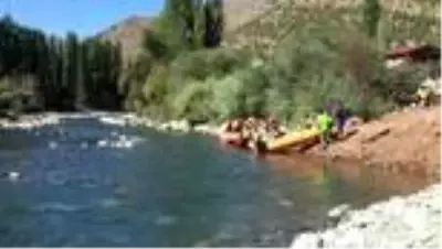 Beytüşşebap'taki rafting yarışması sona erdi (2) Beytüşşebap'taki rafting yarışması sona erdi (2)