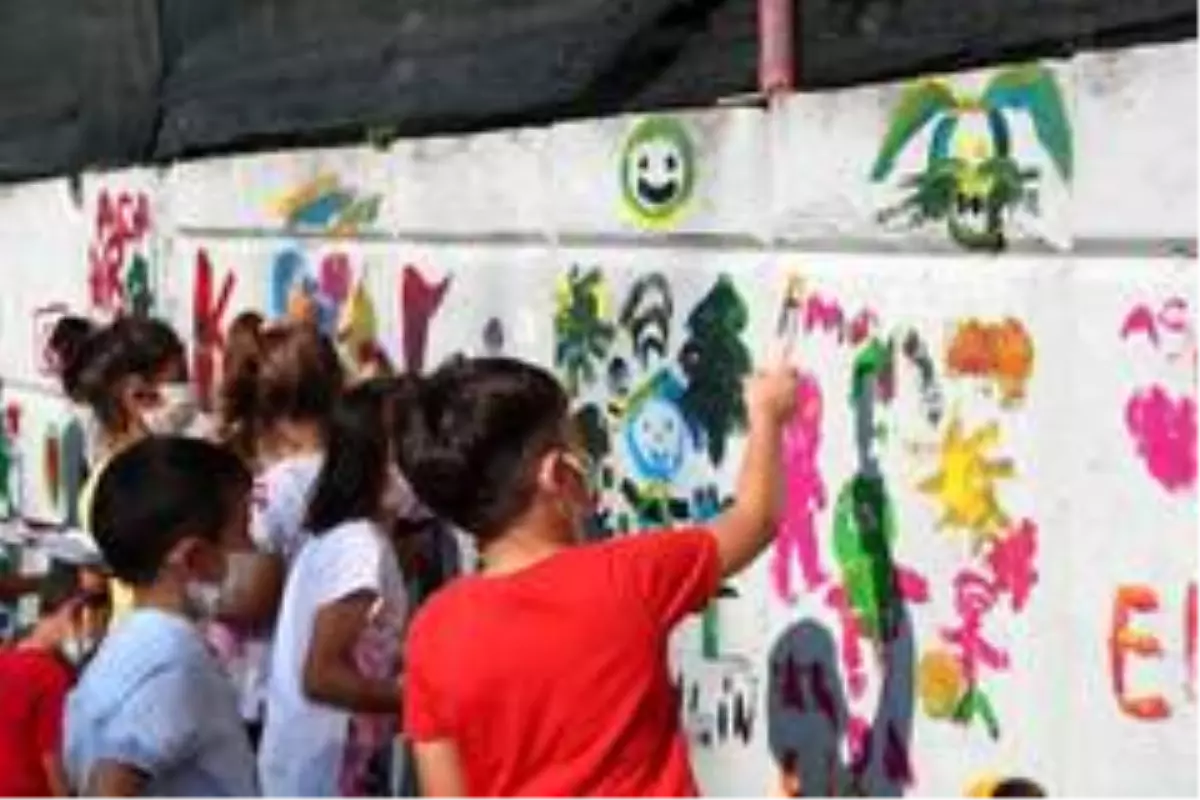 Çocuklardan İzmit'in duvarlarına renkli dokunuşlar