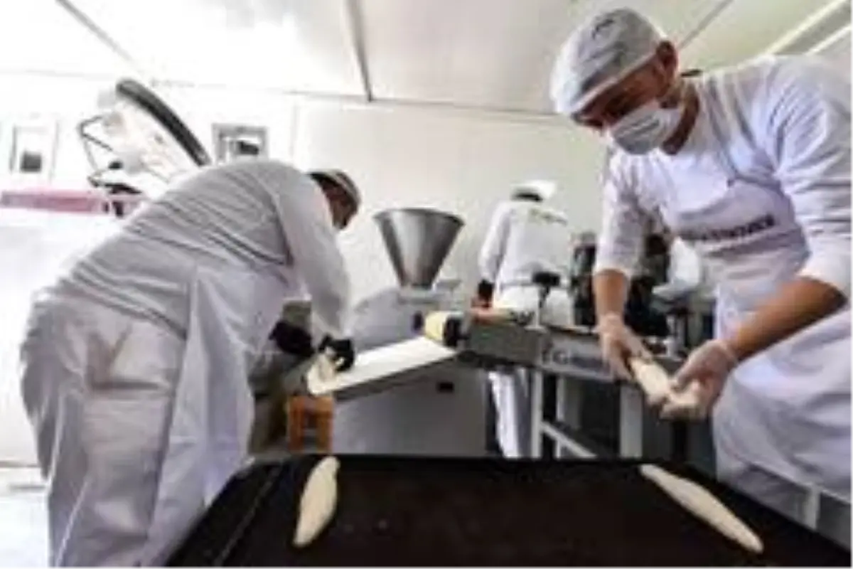 Halk Ekmek mobil ekmek fırını ile Başkent yollarında