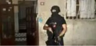 Küçükçekmece: İSTANBUL'DA TERÖR ÖRGÜTÜ PKK'YA YÖNELİK OPERASYONDA 6 KİŞİ GÖZALTINA ALINDI Küçükçekmece: İSTANBUL'DA TERÖR ÖRGÜTÜ PKK'YA YÖNELİK OPERASYONDA 6 KİŞİ GÖZALTINA ALINDI
