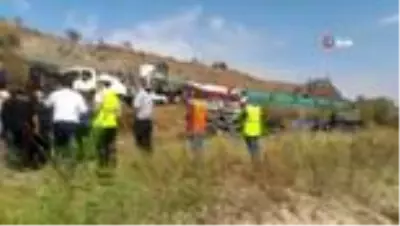 Son dakika haber... Kalecik'te yük trenleri çarpıştı: 2 makinist hayatını kaybetti Son dakika haber... Kalecik'te yük trenleri çarpıştı: 2 makinist hayatını kaybetti