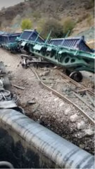 Son dakika haber... Kalecik'te yük trenleri çarpıştı: 2 makinist hayatını kaybetti Son dakika haber... Kalecik'te yük trenleri çarpıştı: 2 makinist hayatını kaybetti