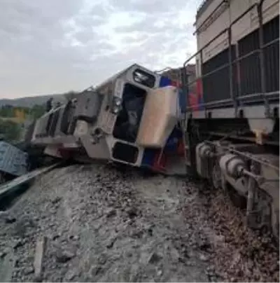 Son dakika haber... Kalecik'te yük trenleri çarpıştı: 2 makinist hayatını kaybetti Son dakika haber... Kalecik'te yük trenleri çarpıştı: 2 makinist hayatını kaybetti