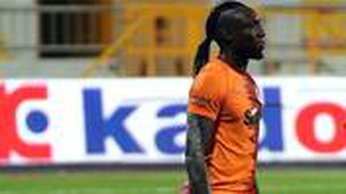 Konsol oyunu oynayan Mbaye Diagne, kendisini Falcao'yla çift forvet oynattı