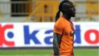 Konsol oyunu oynayan Mbaye Diagne, kendisini Falcao'yla çift forvet oynattı Konsol oyunu oynayan Mbaye Diagne, kendisini Falcao'yla çift forvet oynattı