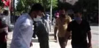 Şehirler Arası Otobüs: Manisalı hayırsever iş adamı vatandaşlara maske ve kolonya dağıttı Şehirler Arası Otobüs: Manisalı hayırsever iş adamı vatandaşlara maske ve kolonya dağıttı
