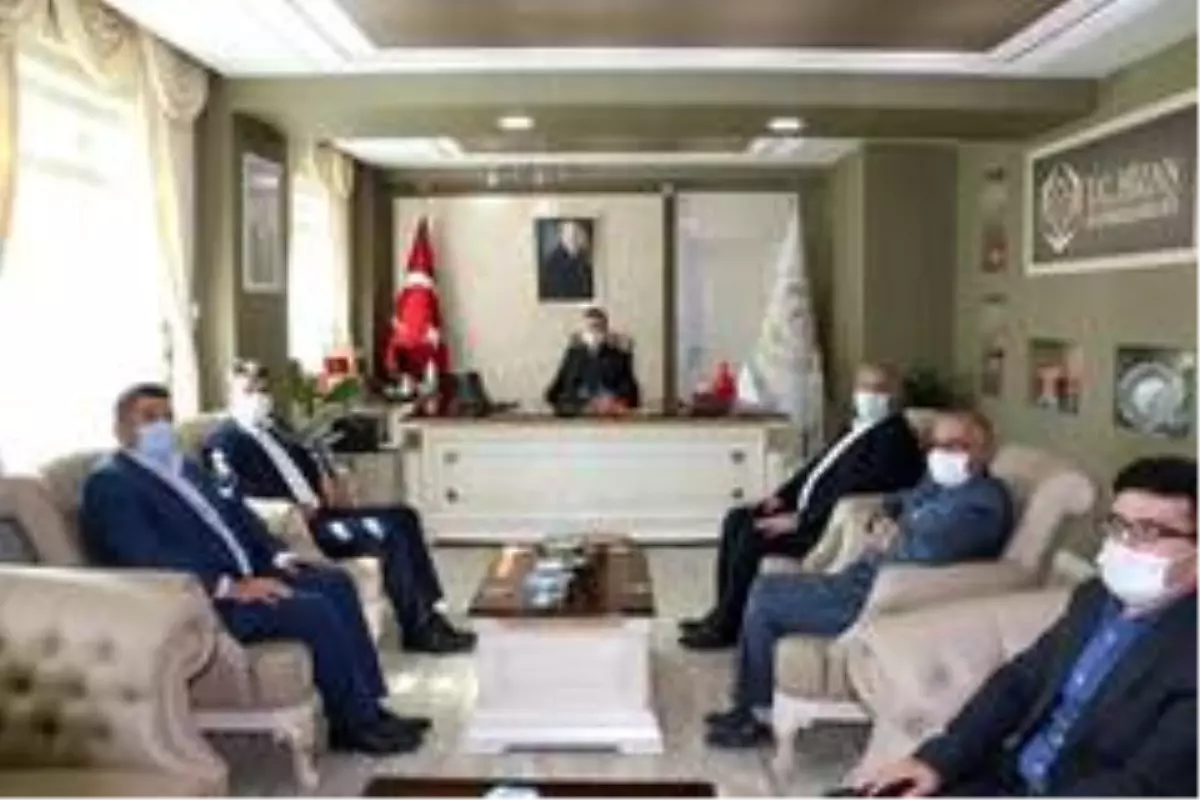 Memur-Sen Bitlis Şube Başkanı Durak ve yönetimi Kaymakam Yelek'i ziyaret etti