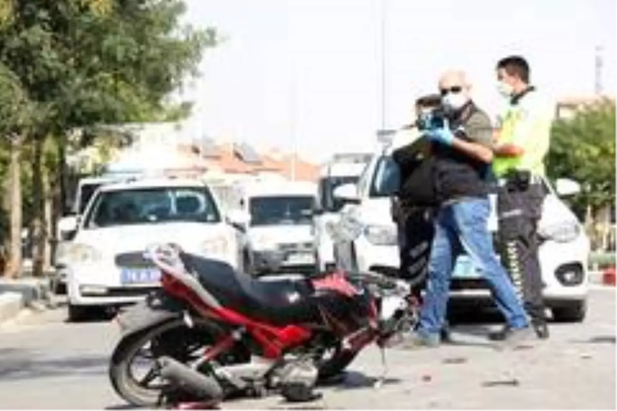 Midibüsle çarpışan motosikletin sürücüsü yaşam mücadelesi kaybetti