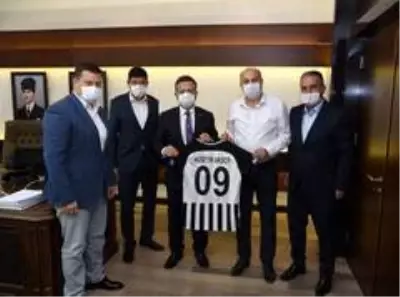 Nazilli Belediyespor ve Başkan Özcan'dan Vali Aksoy'a ziyaret Nazilli Belediyespor ve Başkan Özcan'dan Vali Aksoy'a ziyaret