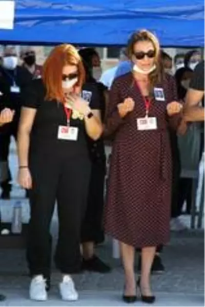 Son dakika haberleri! Otobüste kalp krizi geçiren emekli emniyet müdürünün naaşını eşi ve oğlu taşıdı Son dakika haberleri! Otobüste kalp krizi geçiren emekli emniyet müdürünün naaşını eşi ve oğlu taşıdı