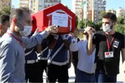 Son dakika haberleri! Otobüste kalp krizi geçiren emekli emniyet müdürünün naaşını eşi ve oğlu taşıdı Son dakika haberleri! Otobüste kalp krizi geçiren emekli emniyet müdürünün naaşını eşi ve oğlu taşıdı
