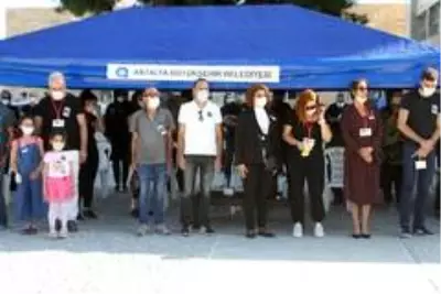 Son dakika haberleri! Otobüste kalp krizi geçiren emekli emniyet müdürünün naaşını eşi ve oğlu taşıdı Son dakika haberleri! Otobüste kalp krizi geçiren emekli emniyet müdürünün naaşını eşi ve oğlu taşıdı