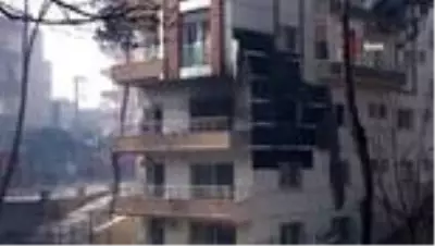 Polis memuru, yangını söndürmek için canla başla müdahale etti Polis memuru, yangını söndürmek için canla başla müdahale etti