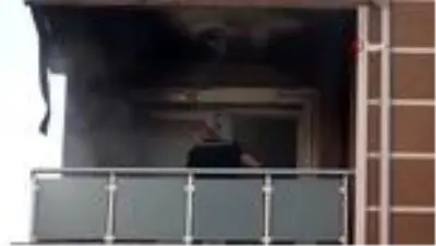 Polis memuru, yangını söndürmek için canla başla müdahale etti Polis memuru, yangını söndürmek için canla başla müdahale etti