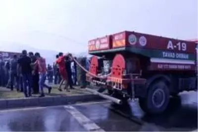Yanan yer tekrar alevlendi, bir evde tüp patladı Yanan yer tekrar alevlendi, bir evde tüp patladı