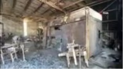 Yerleşim yerlerine ulaşan yangın fabrikaları büyük zarara soktu Yerleşim yerlerine ulaşan yangın fabrikaları büyük zarara soktu