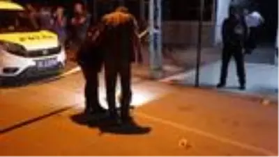 Adana'da iki kişi silahlı saldırıda yaralandı Adana'da iki kişi silahlı saldırıda yaralandı